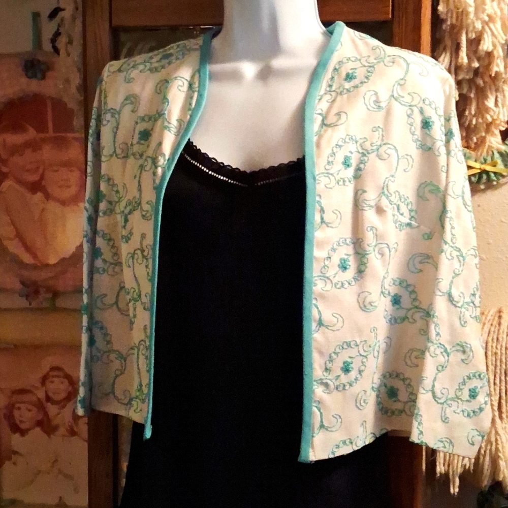 SUPER Vintage,Early 60's,White Blazer/Over Jacket/Blue Floral Brocade Detail💙🦋
